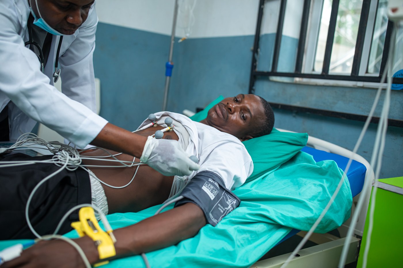 At least 48 dead in Nigeria after consuming drink suspected to contain methanol, authorities say | iNFOnews.ca