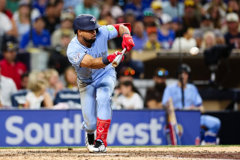 Blue Jays put Jonatan Clase on 10-day injured list with plantar fasciitis | iNFOnews.ca