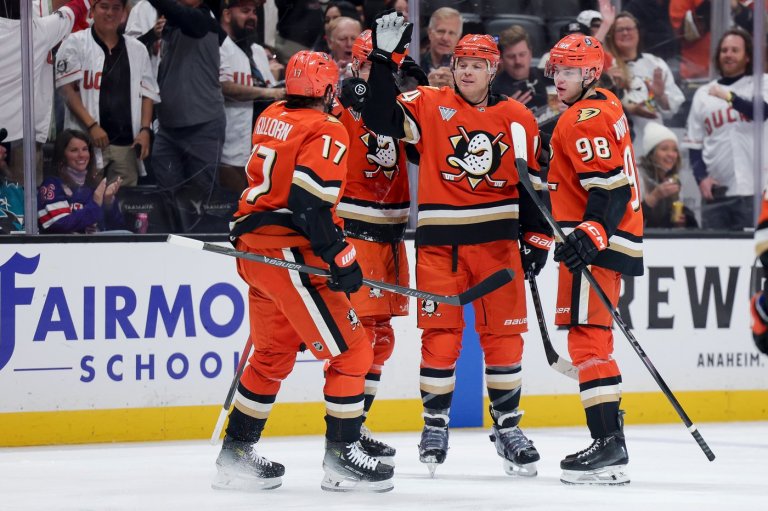 John Carlson's 1st hat trick in a 17-year career sends Ducks past Sharks 6-1, snaps 6-game skid | iNFOnews.ca