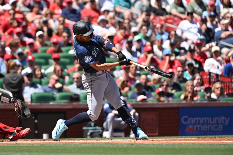 Mariners outlast Cardinals 11-9 in game that featured 8 home runs | iNFOnews.ca