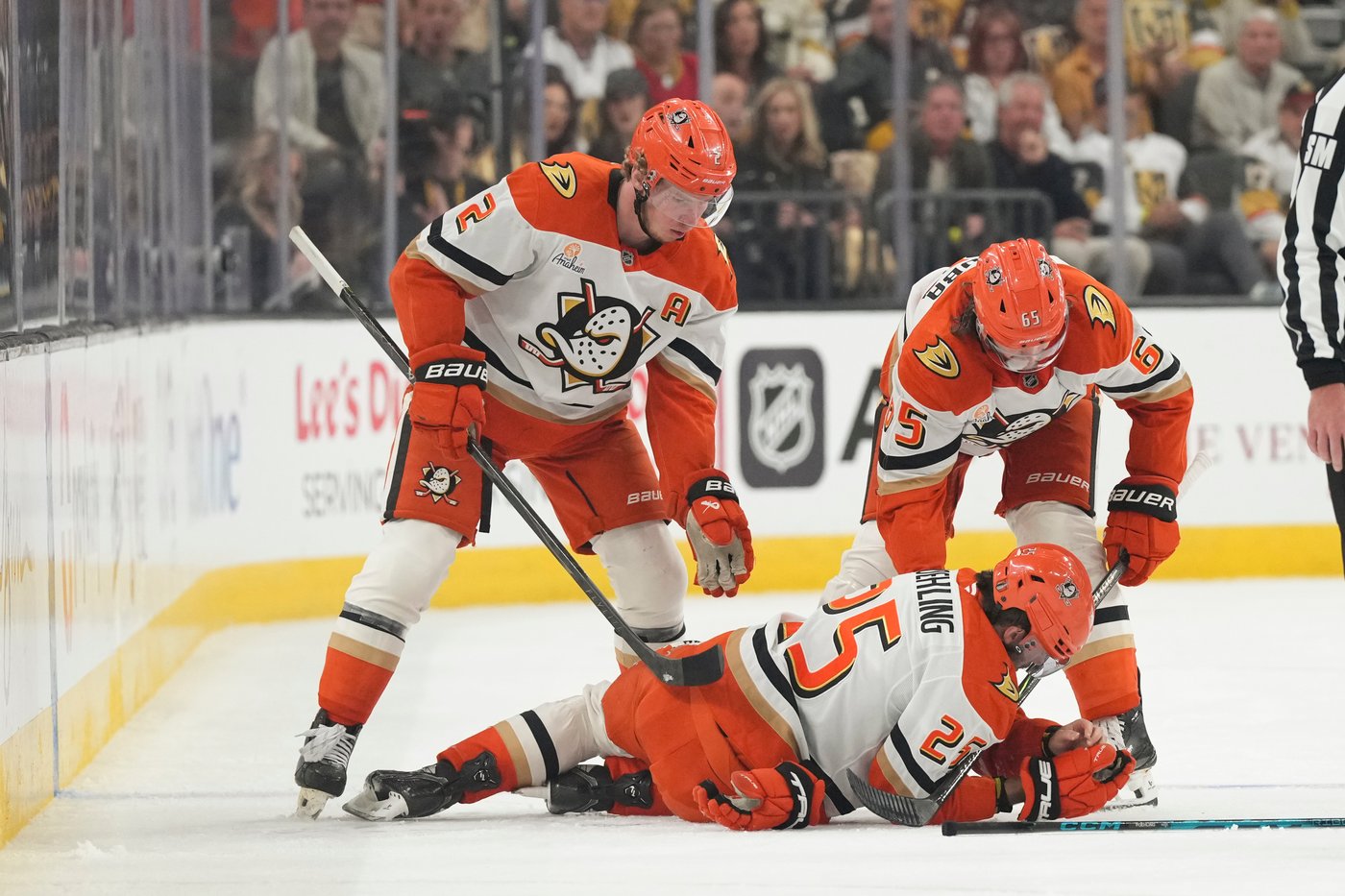 Brayden McNabb ejected after hit leaves Ducks' Ryan Poehling wobbly in Game 5 | iNFOnews.ca