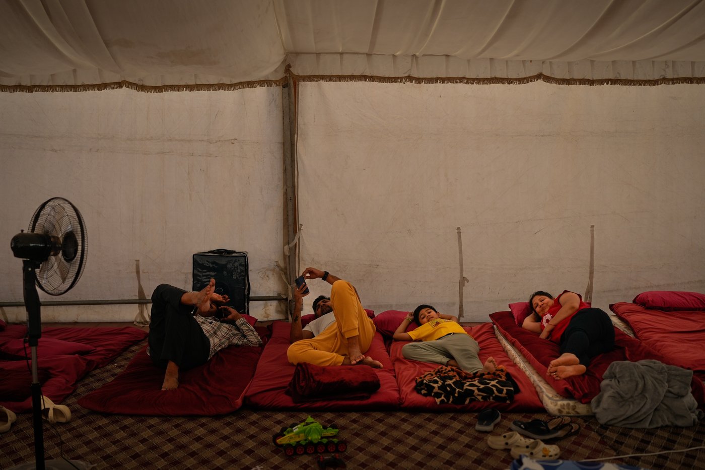 Photos show travellers stuck in the UAE taking shelter from war at Indian expat's home | iNFOnews.ca