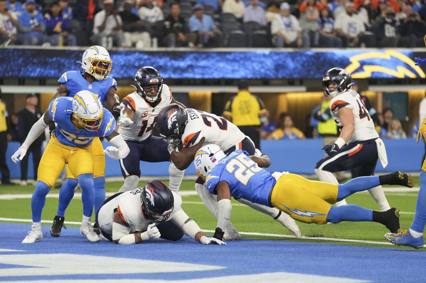 Chargers defense, coordinator Jesse Minter find their confidence after 6 poor quarters | iNFOnews.ca Chargers defense, coordinator Jesse Minter find their confidence after 6 poor quarters | iNFOnews.ca
