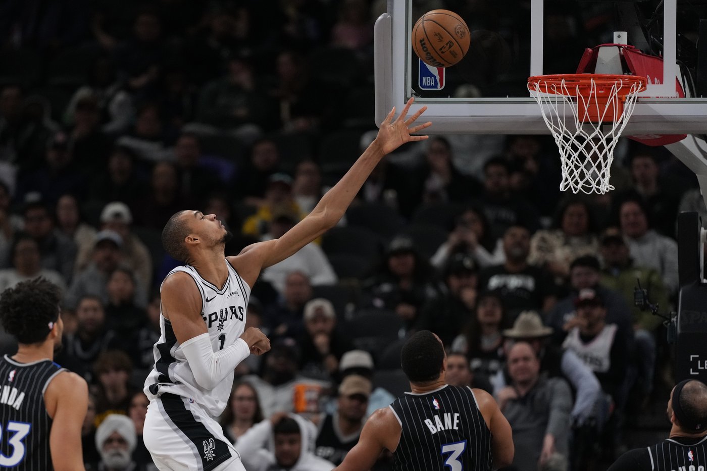 Wembanyama fuels early surge in late start as Spurs overcome travel woes to beat Magic | iNFOnews.ca Wembanyama fuels early surge in late start as Spurs overcome travel woes to beat Magic | iNFOnews.ca