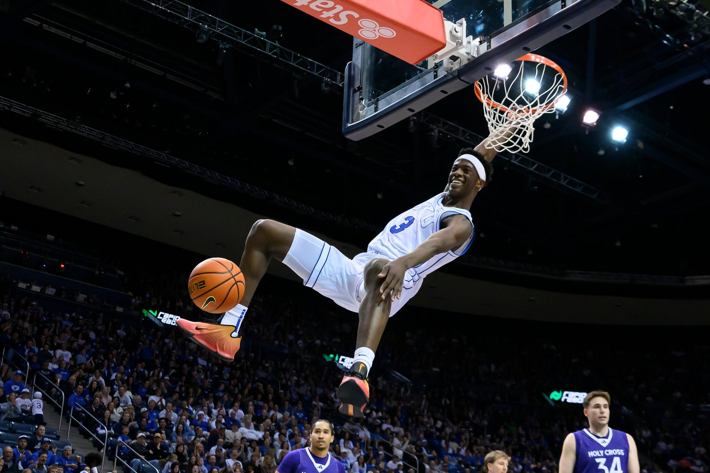 Richie Saunders scores 20 to lead No. 8 BYU to 98-53 victory over Holy Cross | iNFOnews.ca