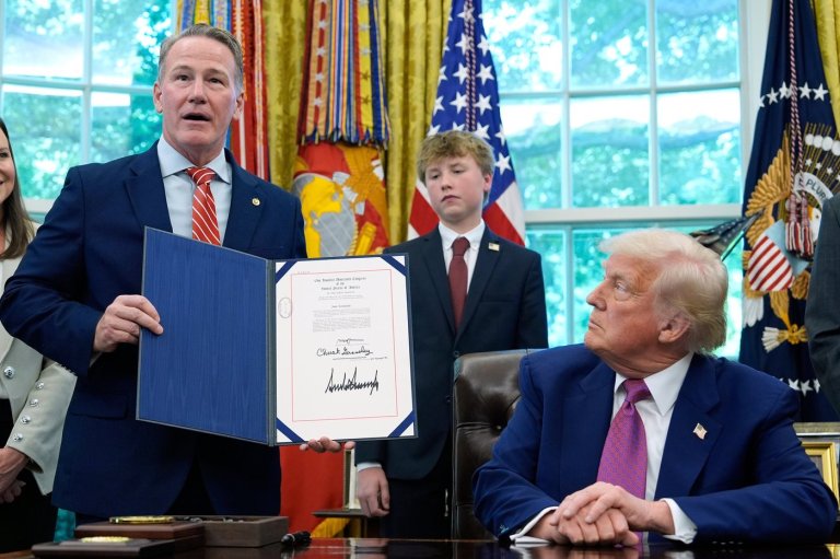 Trump rallies in Ohio to boost Jon Husted in a tight Senate race against Sherrod Brown | iNFOnews.ca