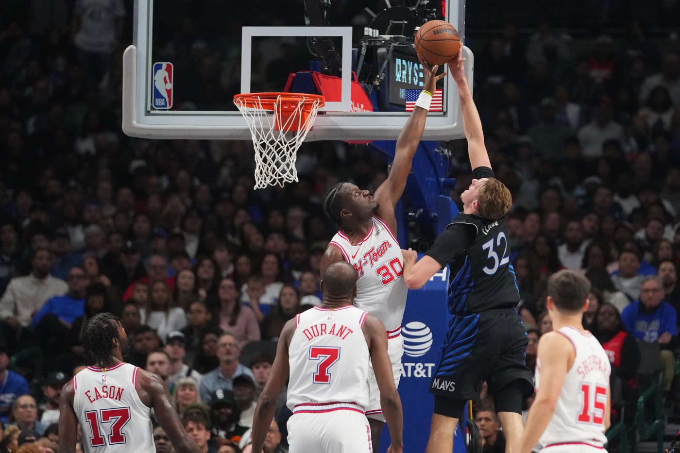 Davis' 26 points and Christie's 24 points lead Mavericks past Rockets 110-104 | iNFOnews.ca Davis' 26 points and Christie's 24 points lead Mavericks past Rockets 110-104 | iNFOnews.ca