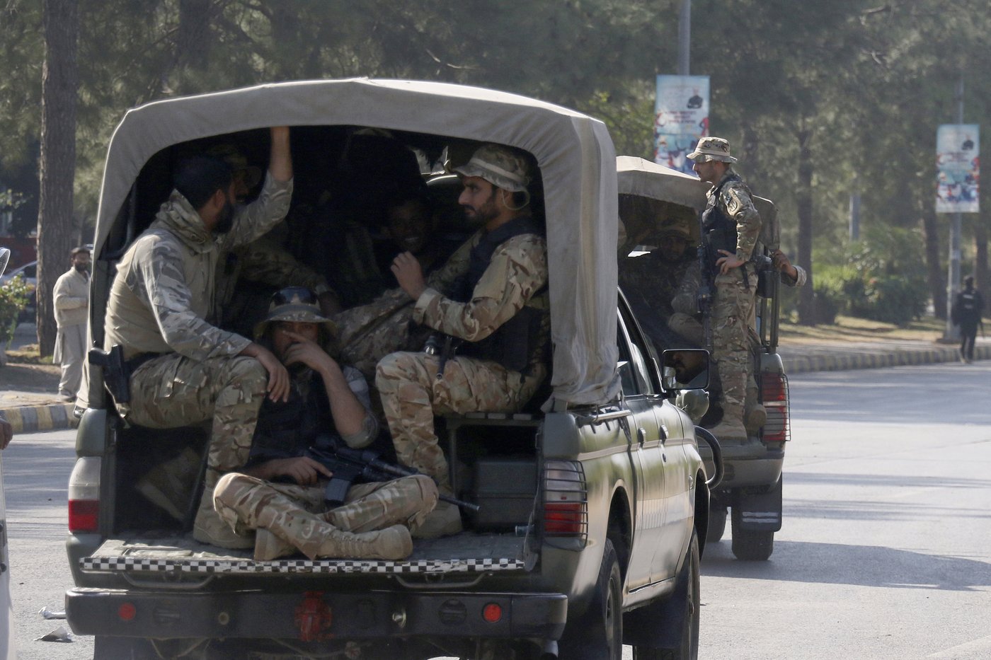 A violent showdown in Pakistan's capital pits the government against Imran Khan supporters | iNFOnews.ca A violent showdown in Pakistan's capital pits the government against Imran Khan supporters | iNFOnews.ca