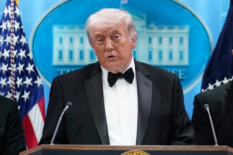 Trump says suspect was armed with multiple weapons at White House correspondents' dinner | iNFOnews.ca