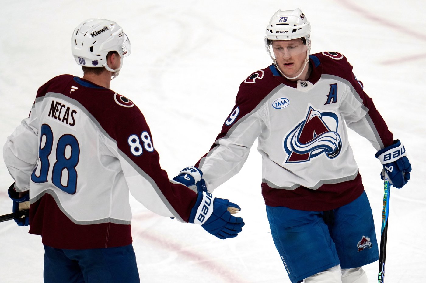MacKinnon scores NHL-leading 46th goal as Avalanche cruise past wobbling Penguins 6-2 | iNFOnews.ca