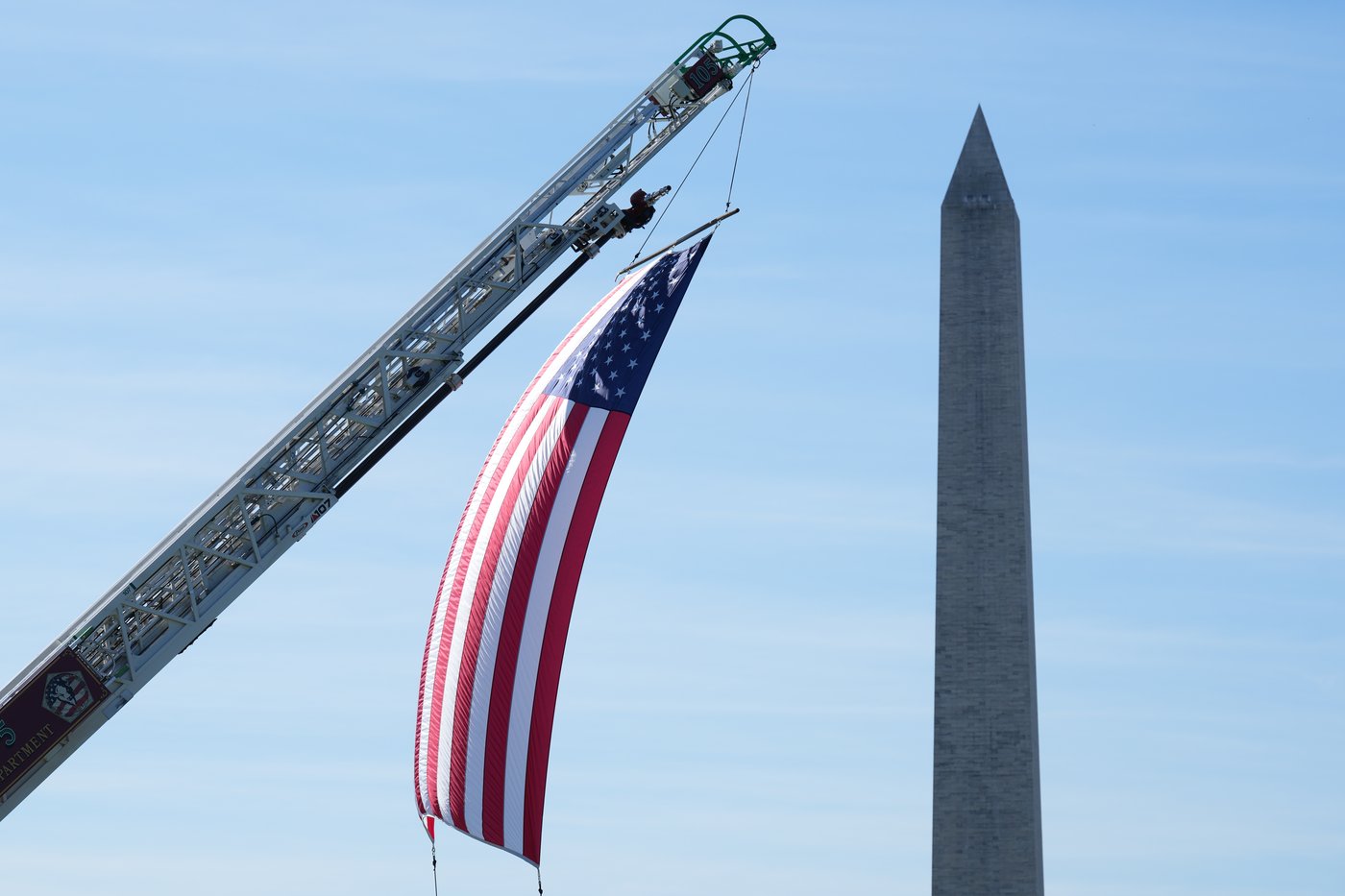 Trump honors 9/11 victims at the Ellipse, pledging to 'never forget' | iNFOnews.ca
