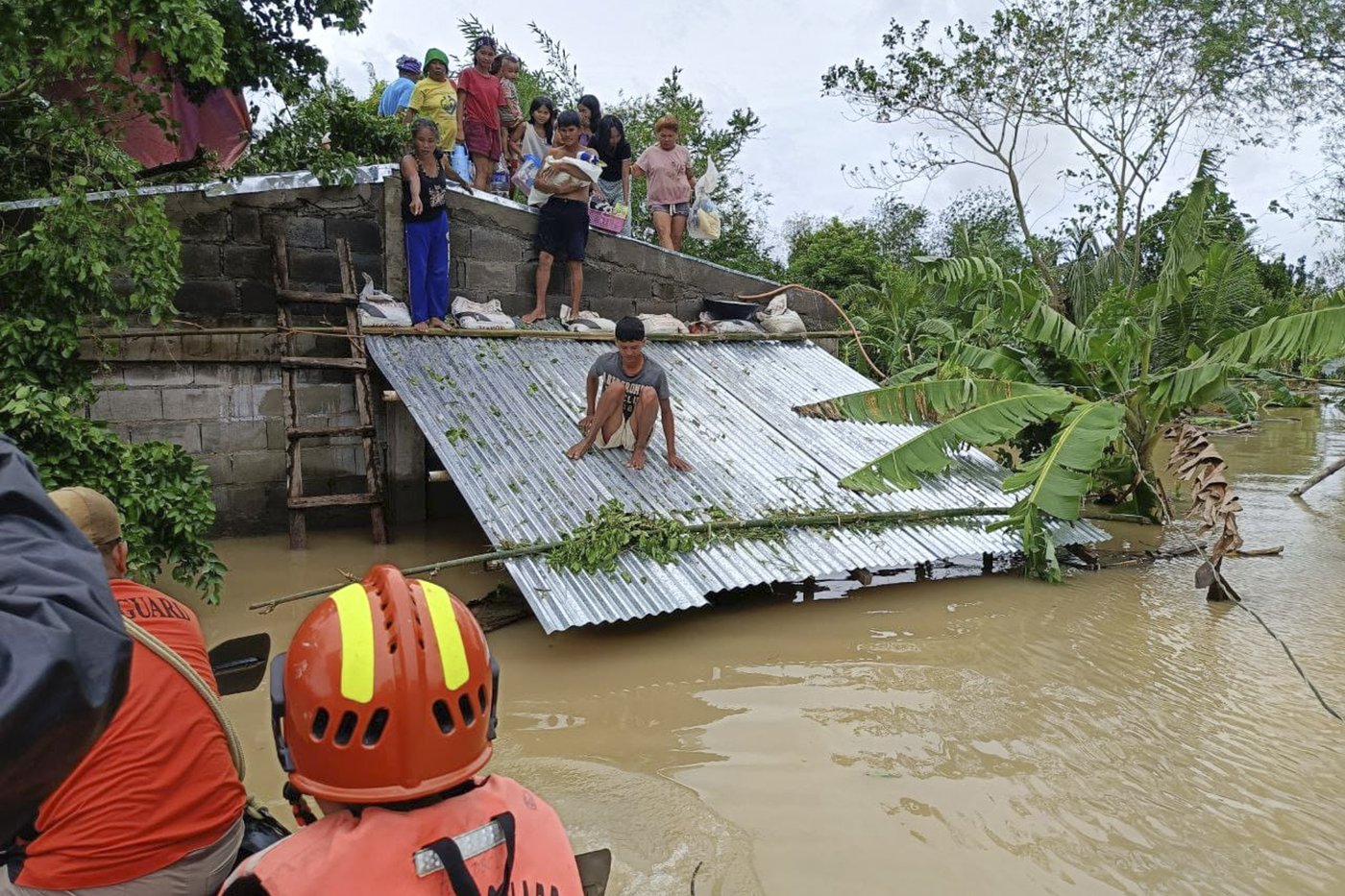 Tropical storm battering Philippines leaves at least 24 people dead in flooding and landslides | iNFOnews.ca