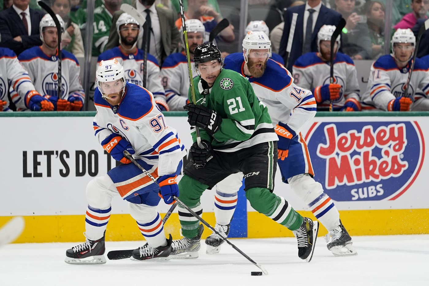 Dallas Stars coach Pete DeBoer back after having an appendectomy during training camp | iNFOnews.ca