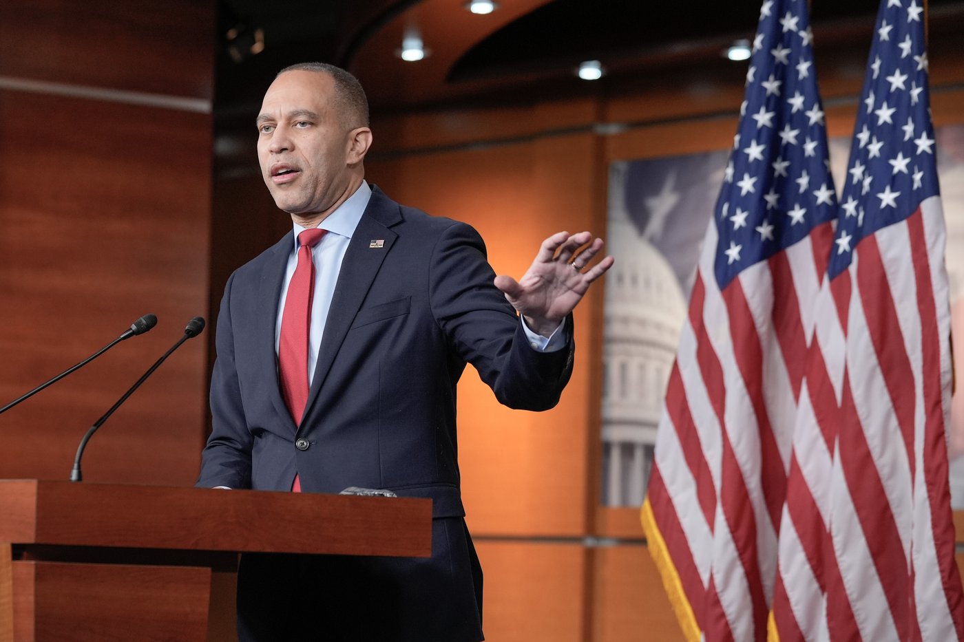 Man pardoned in U.S. Capitol riot pleads guilty to threatening Hakeem Jeffries | iNFOnews.ca