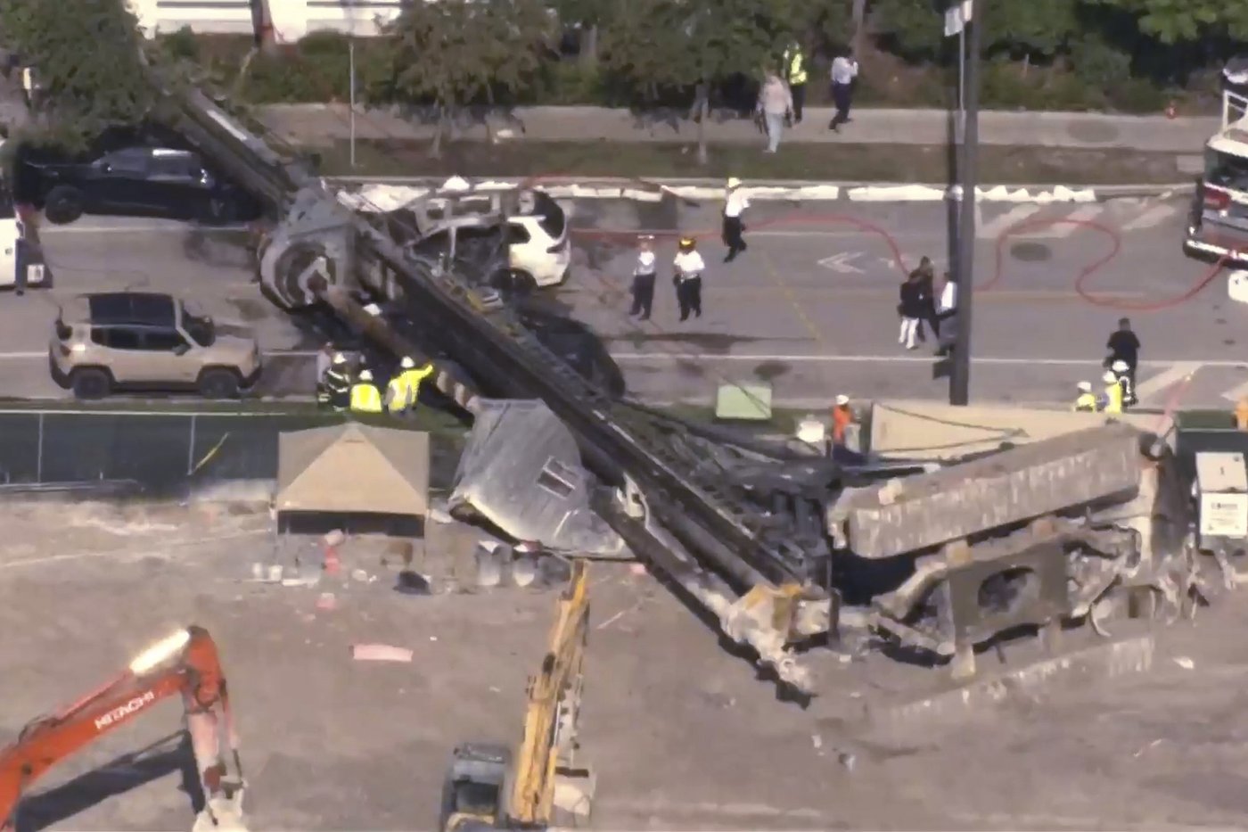 Officials say 4 people were hospitalized after a crane collapsed at a Miami construction site | iNFOnews.ca