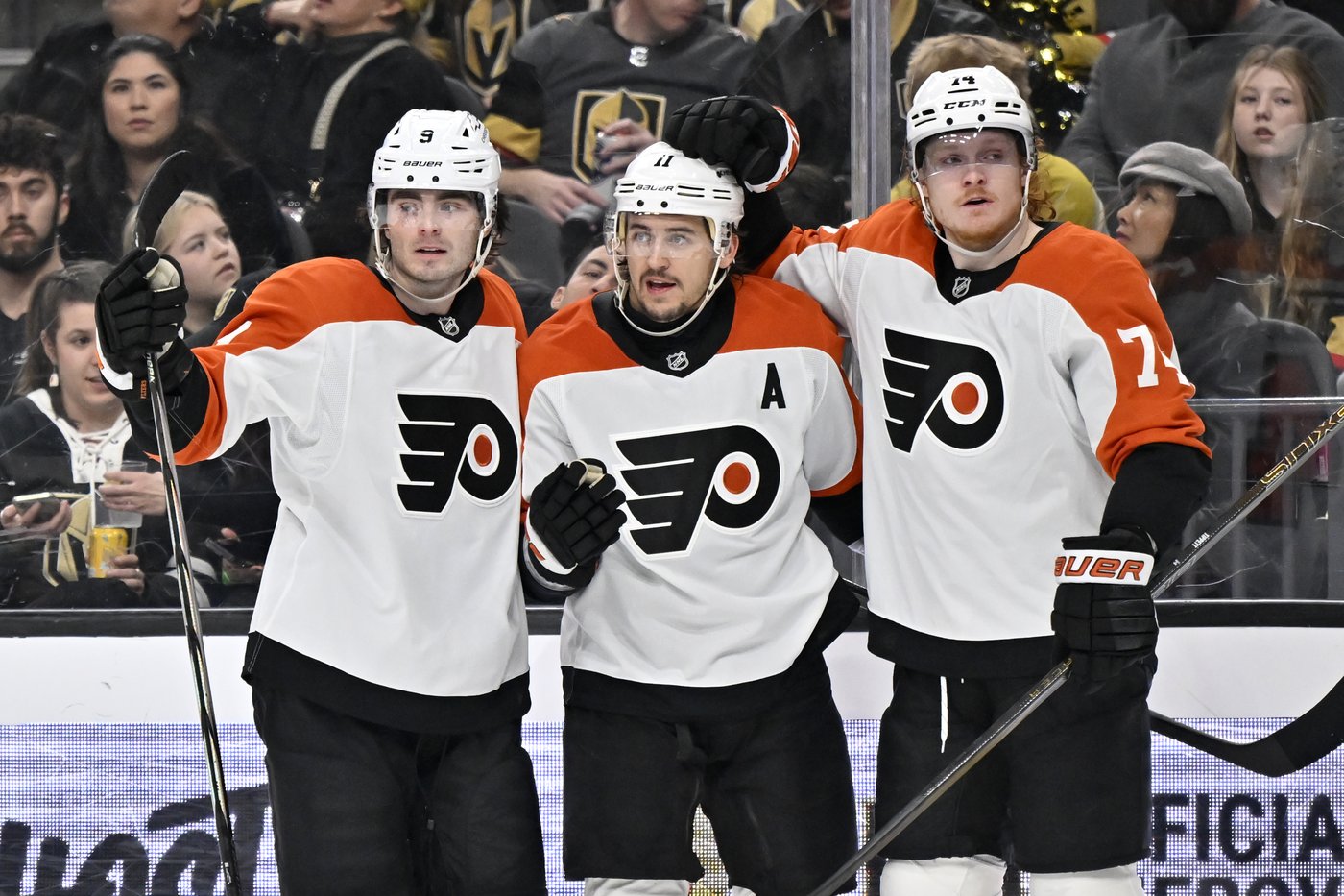 Golden Knights score 3 in 2nd period and beat Flyers 5-2 | iNFOnews.ca