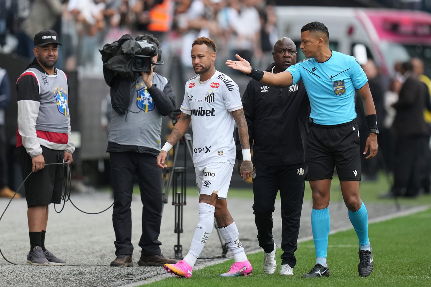 Neymar angry at being accidentally substituted in last match before Brazil announces World Cup squad | iNFOnews.ca