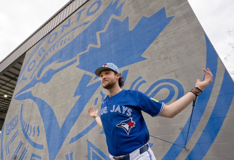Blue Jays rookie sensation Trey Yesavage prepares for first full season in the majors | iNFOnews.ca