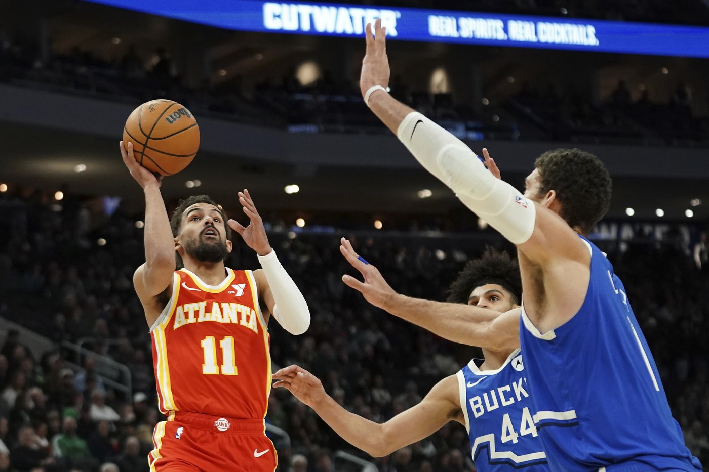 Hawks win 5th straight game and halt the Bucks' winning streak at 7 with 119-104 victory | iNFOnews.ca