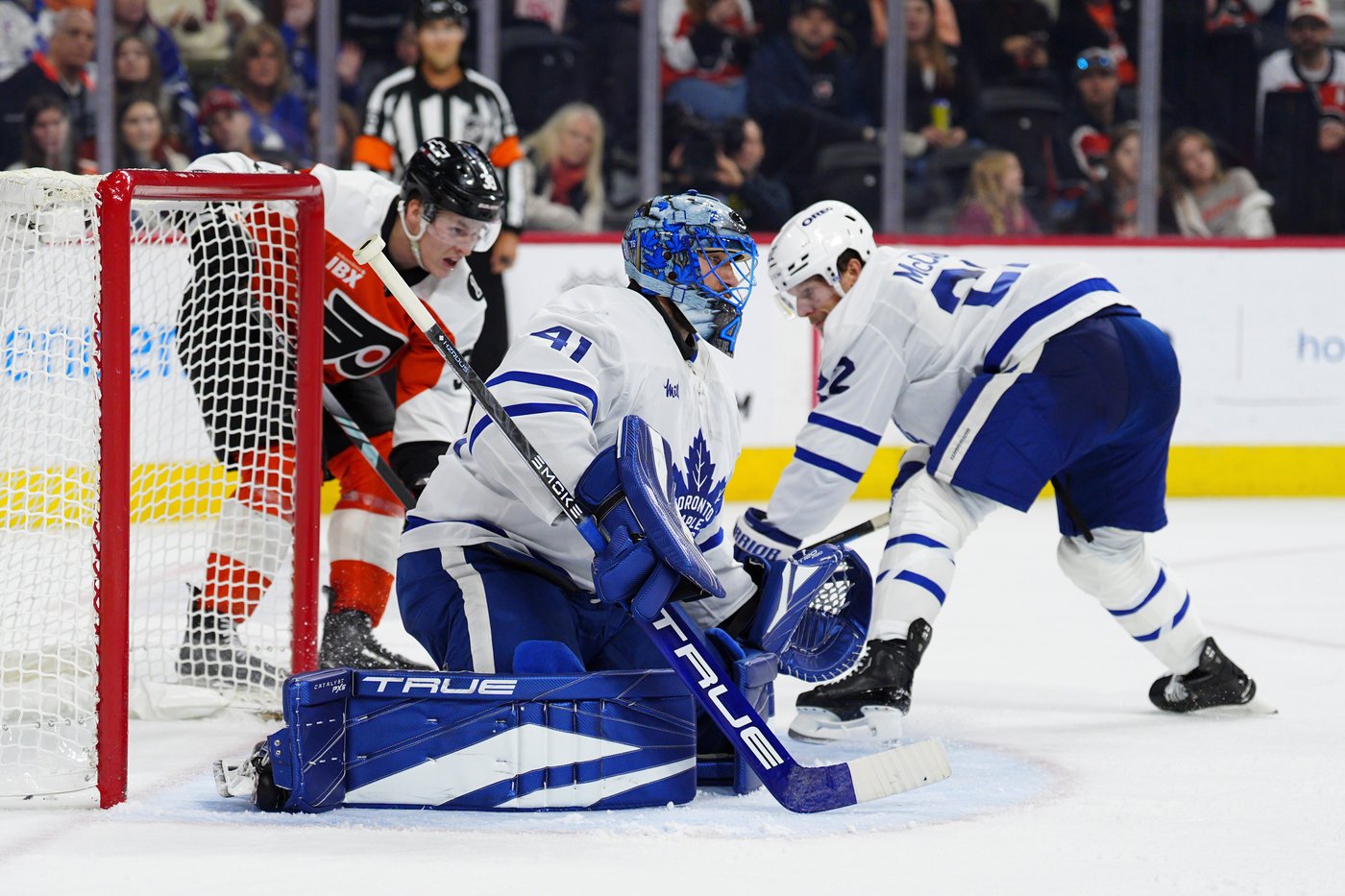 Matthews, Tavares lead Leafs past Flyers 5-2; Tanev stretchered off after collision | iNFOnews.ca Matthews, Tavares lead Leafs past Flyers 5-2; Tanev stretchered off after collision | iNFOnews.ca