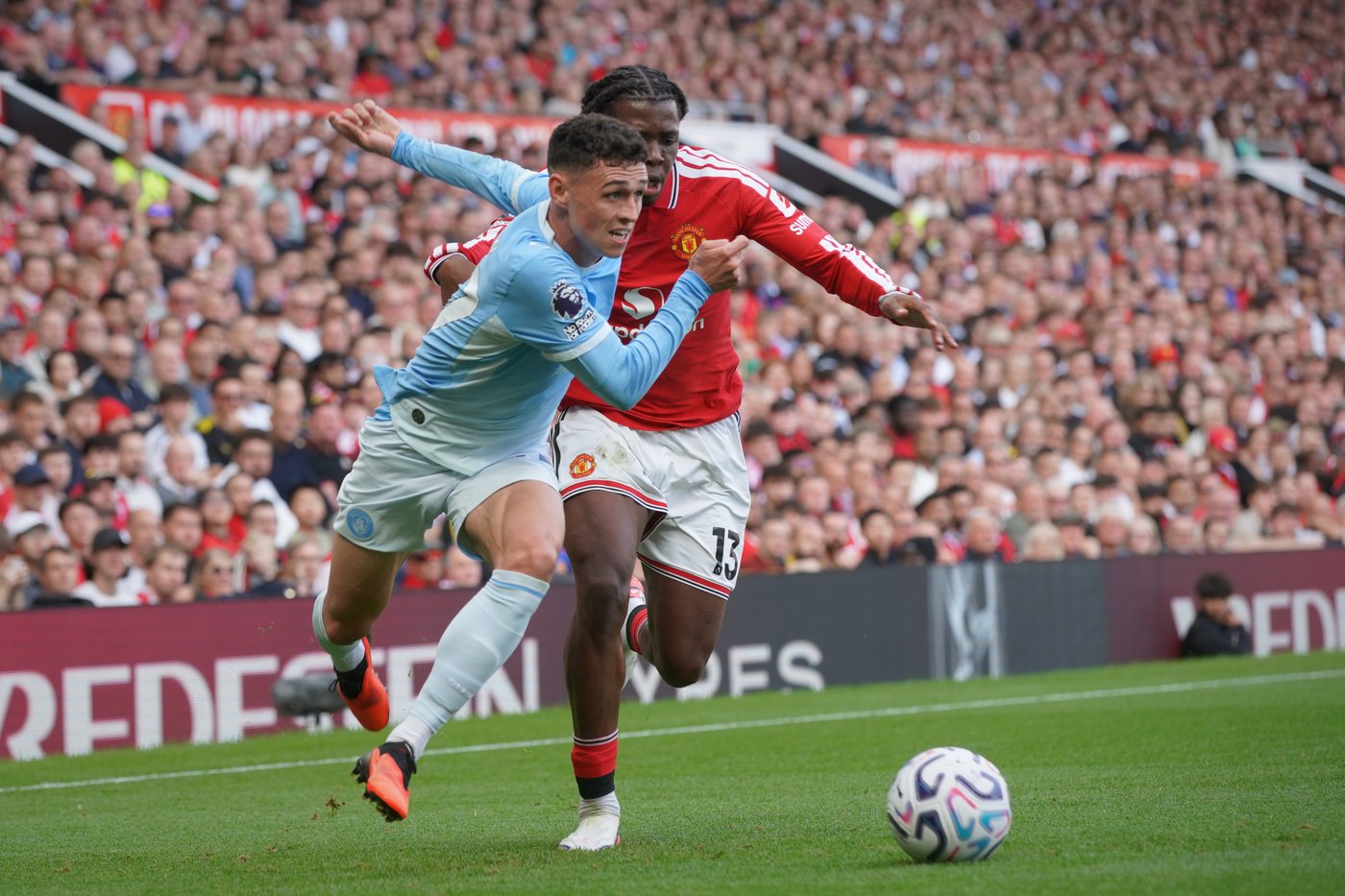 Phil Foden sent off early in Man United and Man City clash | iNFOnews.ca