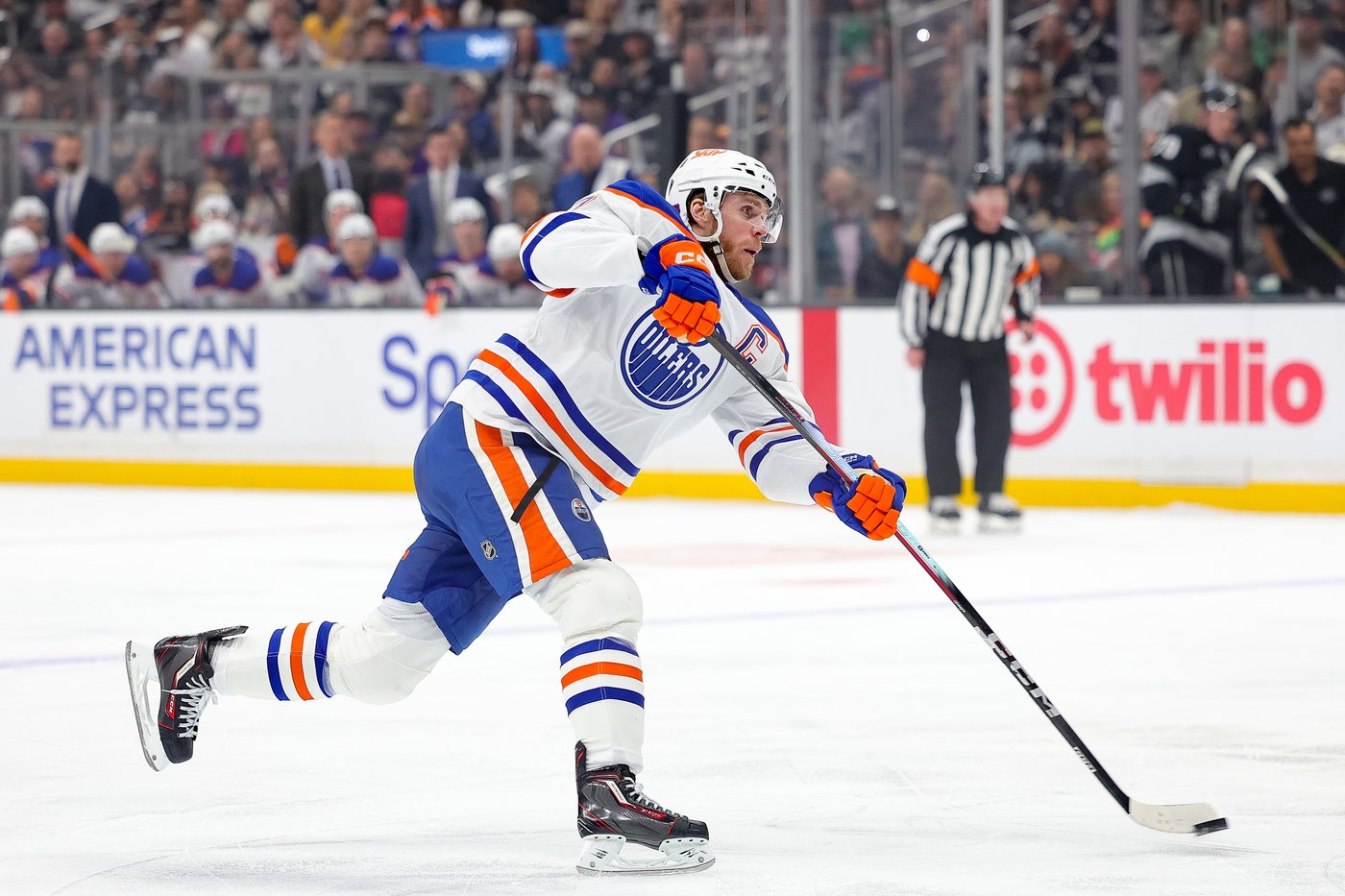 Oilers aim to beat Canucks tonight, boost playoff fortunes | iNFOnews.ca Oilers aim to beat Canucks tonight, boost playoff fortunes | iNFOnews.ca