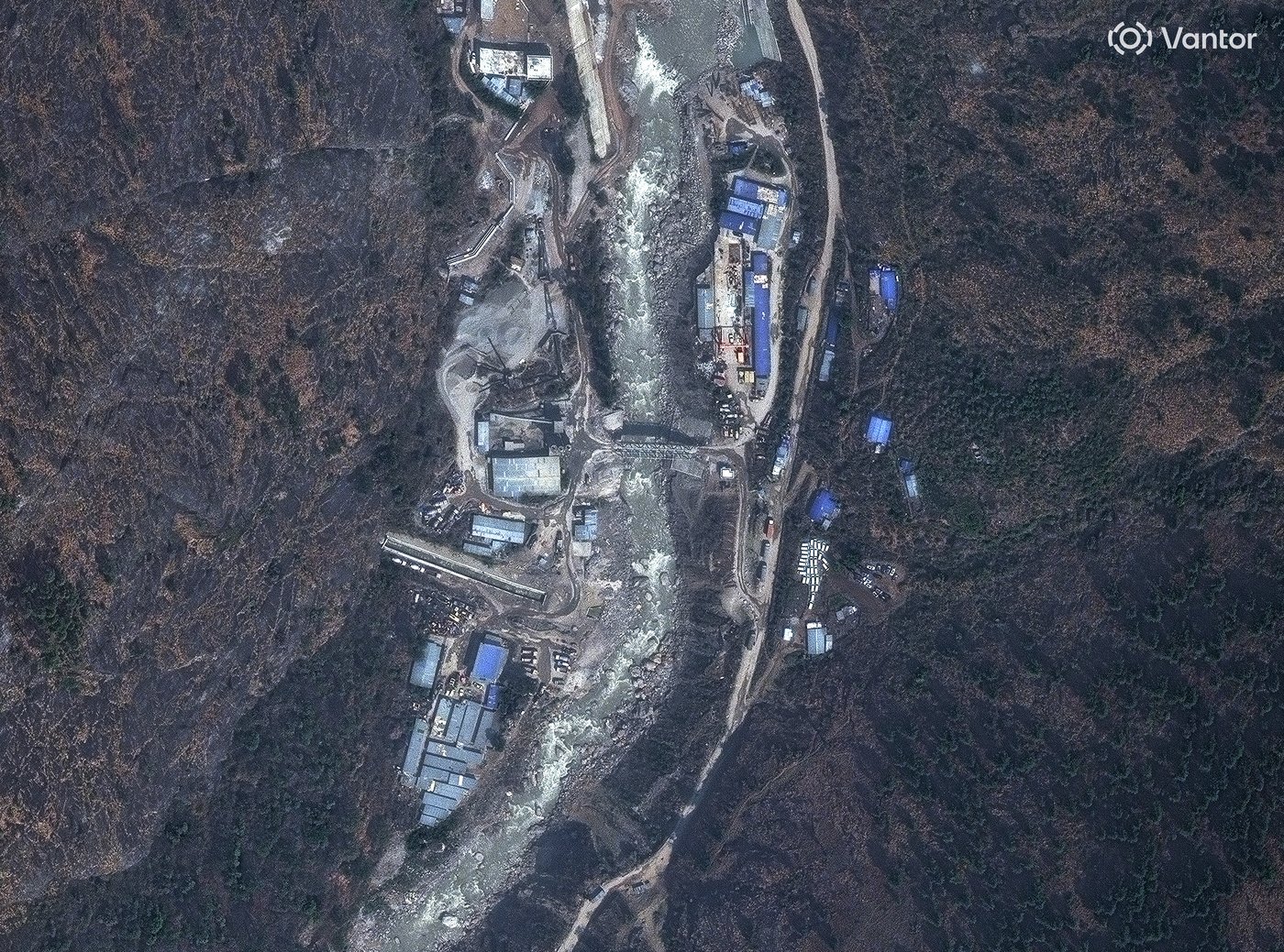 Satellite images show bedrock and glacier collapsed on Nepal-China border, then rivers flooded | iNFOnews.ca