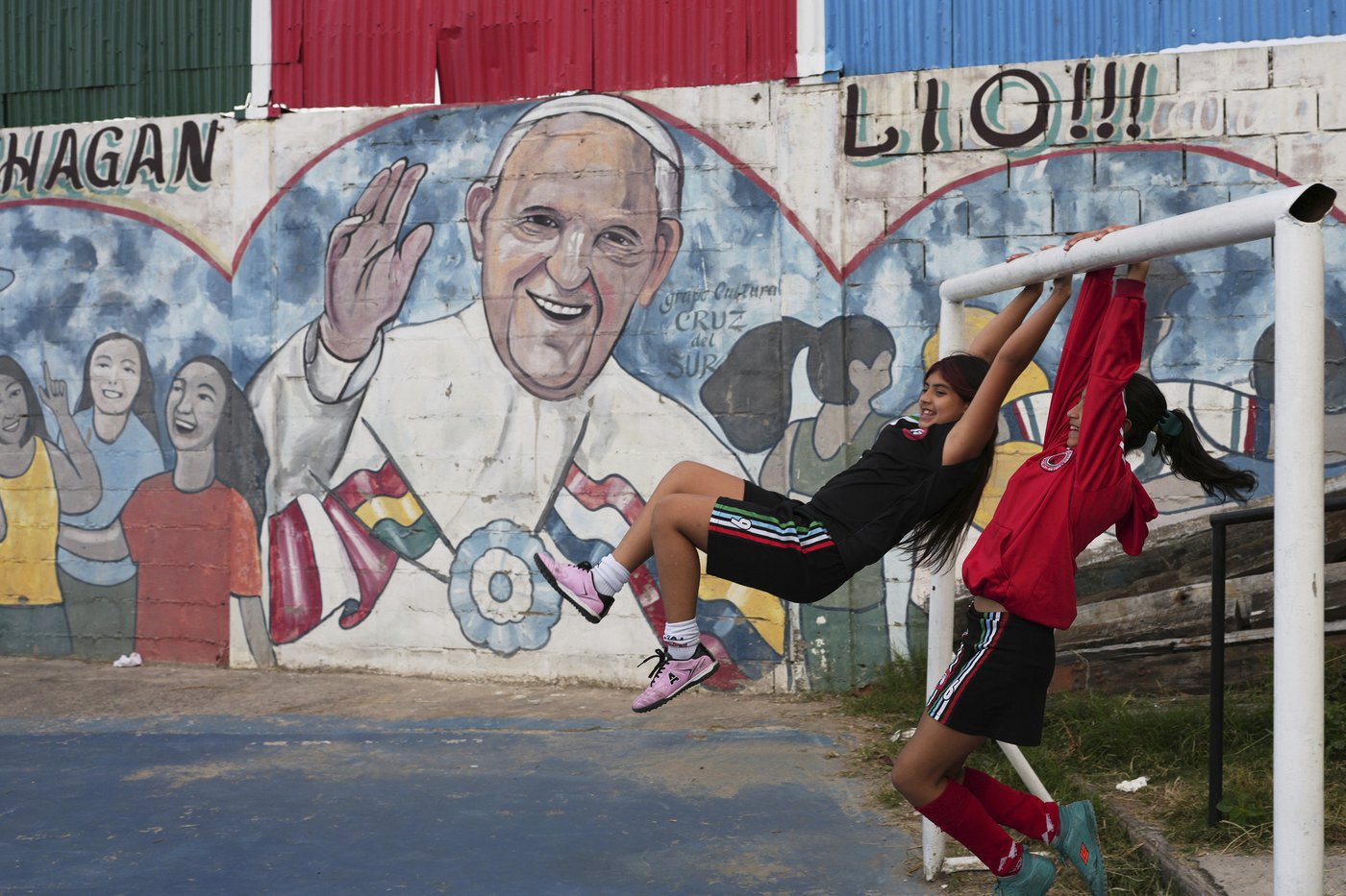 PHOTO COLLECTION: Depictions of Pope Francis | iNFOnews.ca