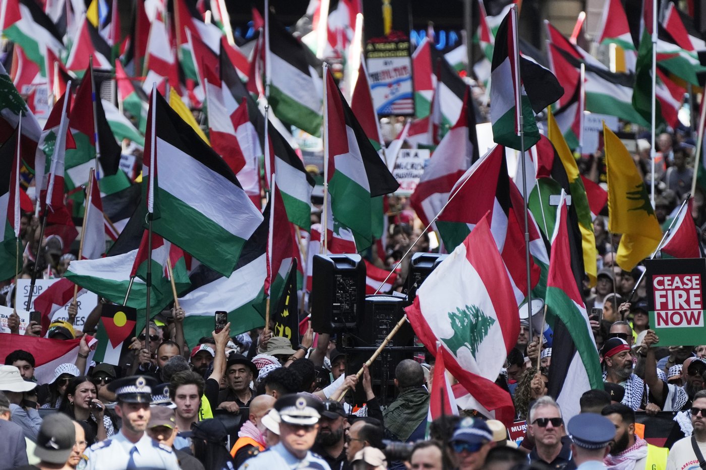 Pro-Palestinian and pro-Israeli crowds rally across the world on the eve of Oct. 7 anniversary | iNFOnews.ca