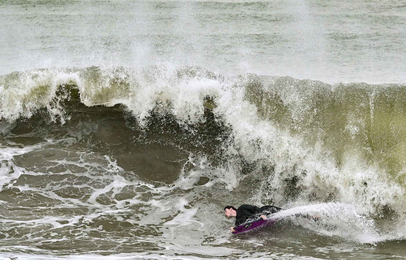 2 rescued after California pier partially collapses due to heavy surf from major Pacific storm | iNFOnews.ca