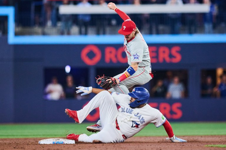 Valenzuela the hero as Blue Jays rally to take down Phillies 3-2 in wild finish | iNFOnews.ca
