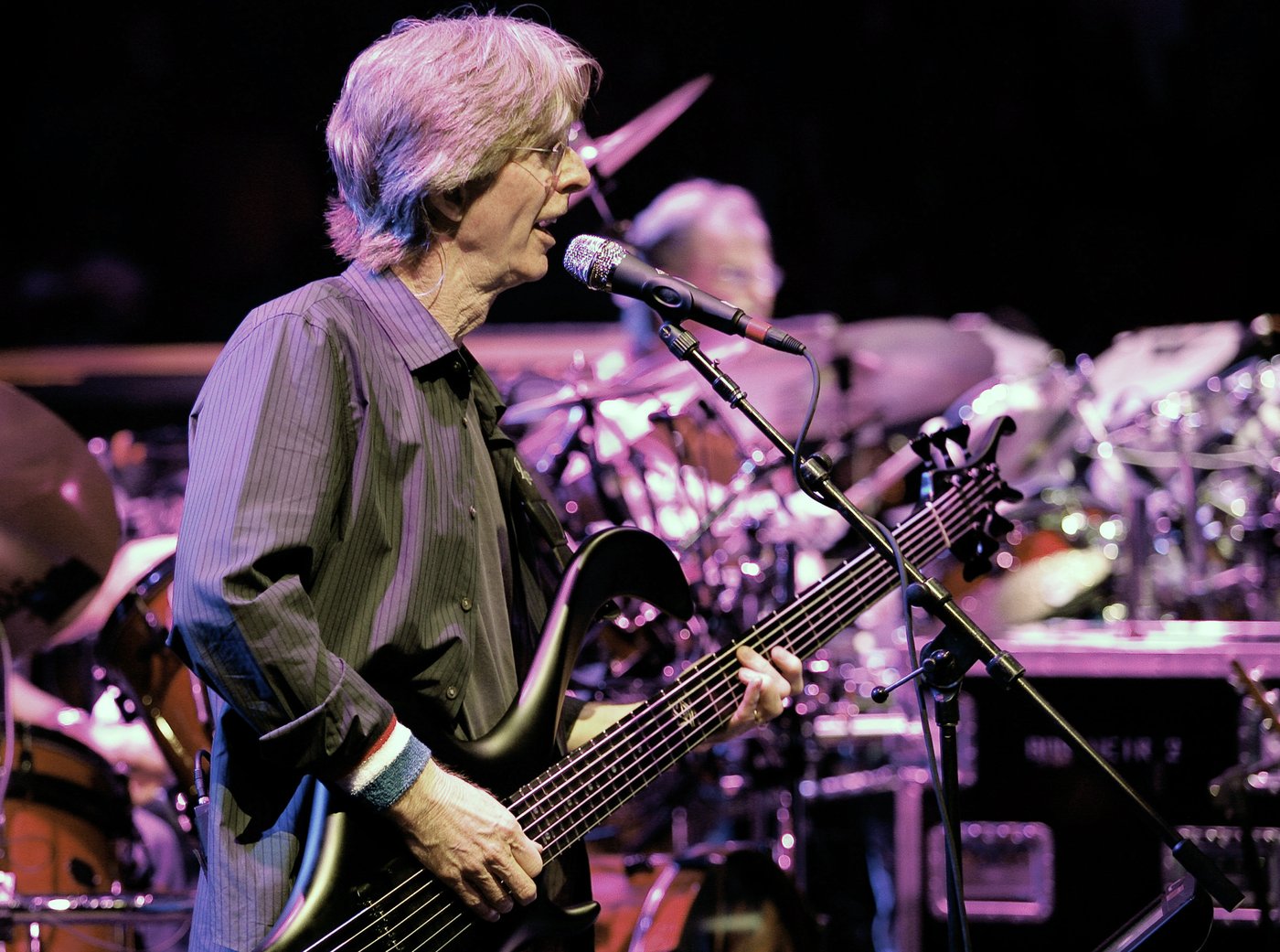 Phil Lesh, founding member of Grateful Dead and influential bassist, has died at 84 | iNFOnews.ca