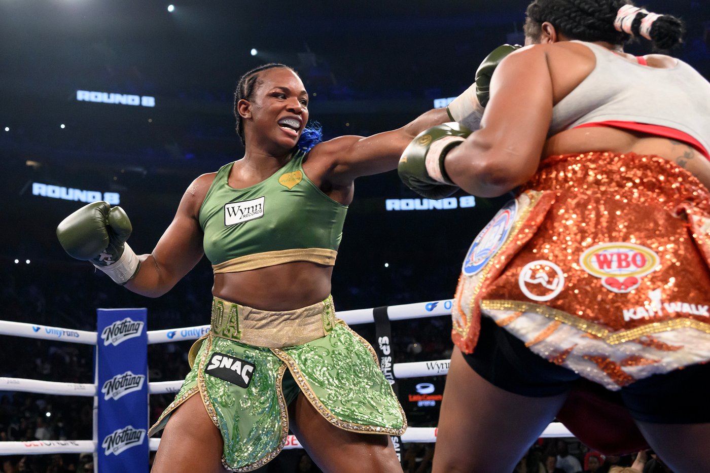 Claressa Shields pounds out lopsided victory over rival Franchon Crews-Dezurn | iNFOnews.ca