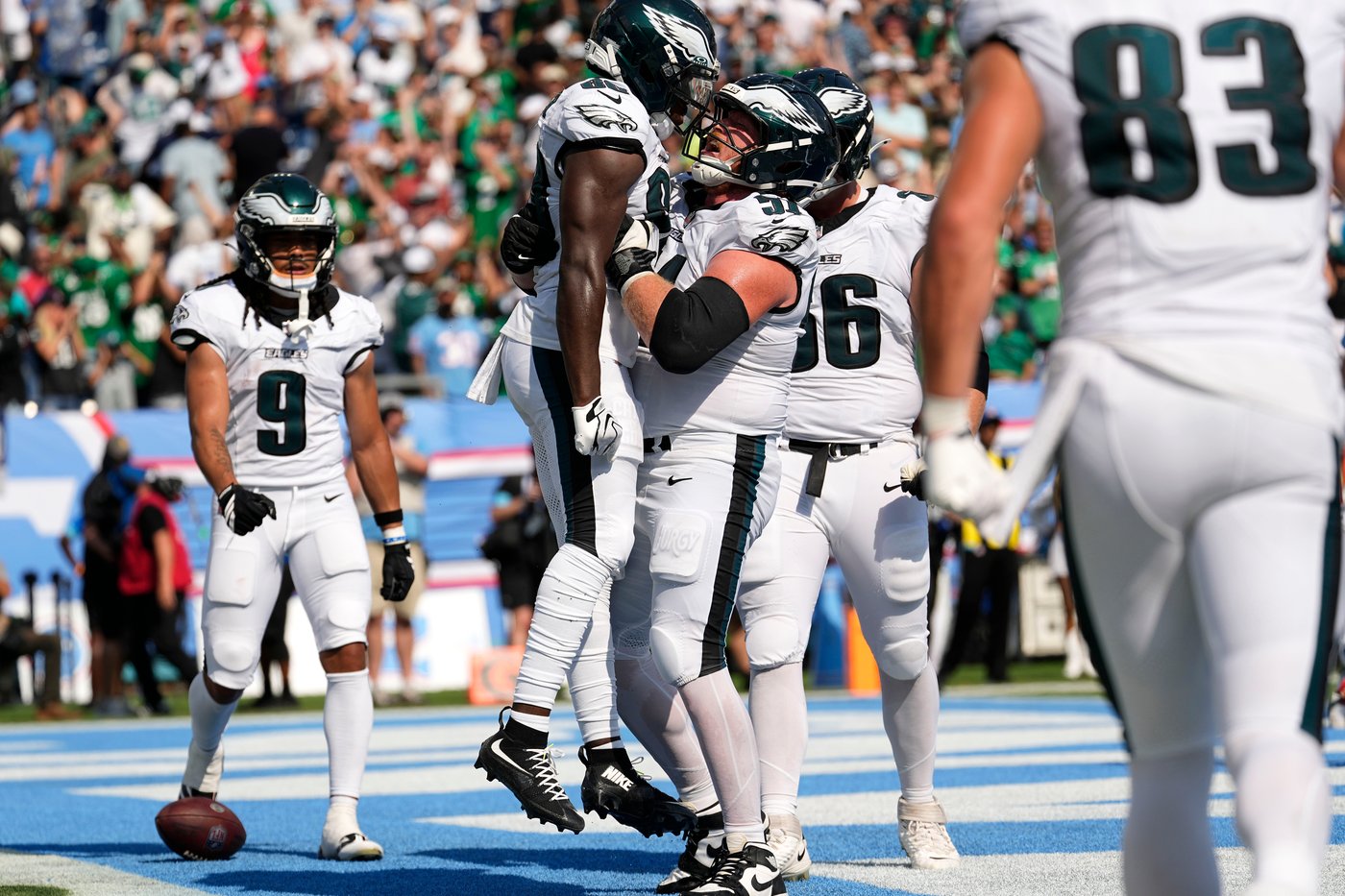 Jalen Hurts hits Darius Cooper for TD with 9 seconds left to lift the Eagles past the Titans 24-20 | iNFOnews.ca Jalen Hurts hits Darius Cooper for TD with 9 seconds left to lift the Eagles past the Titans 24-20 | iNFOnews.ca