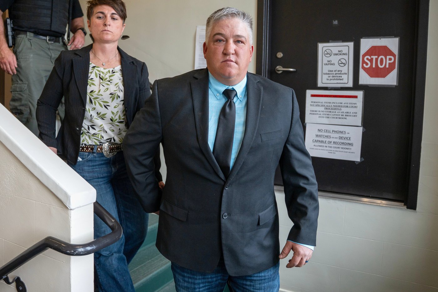 Wyoming man gets probation for hitting wolf with snowmobile, bringing it into bar | iNFOnews.ca