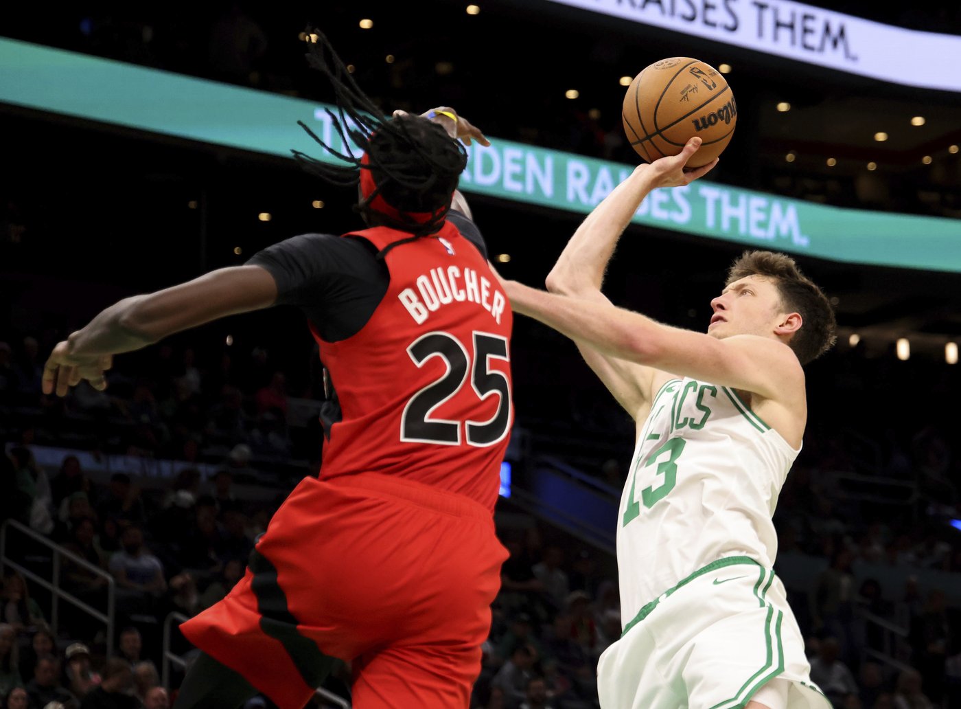 Celtics start fast, hang on to tip Raptors 115-111 in NBA pre-season play | iNFOnews.ca