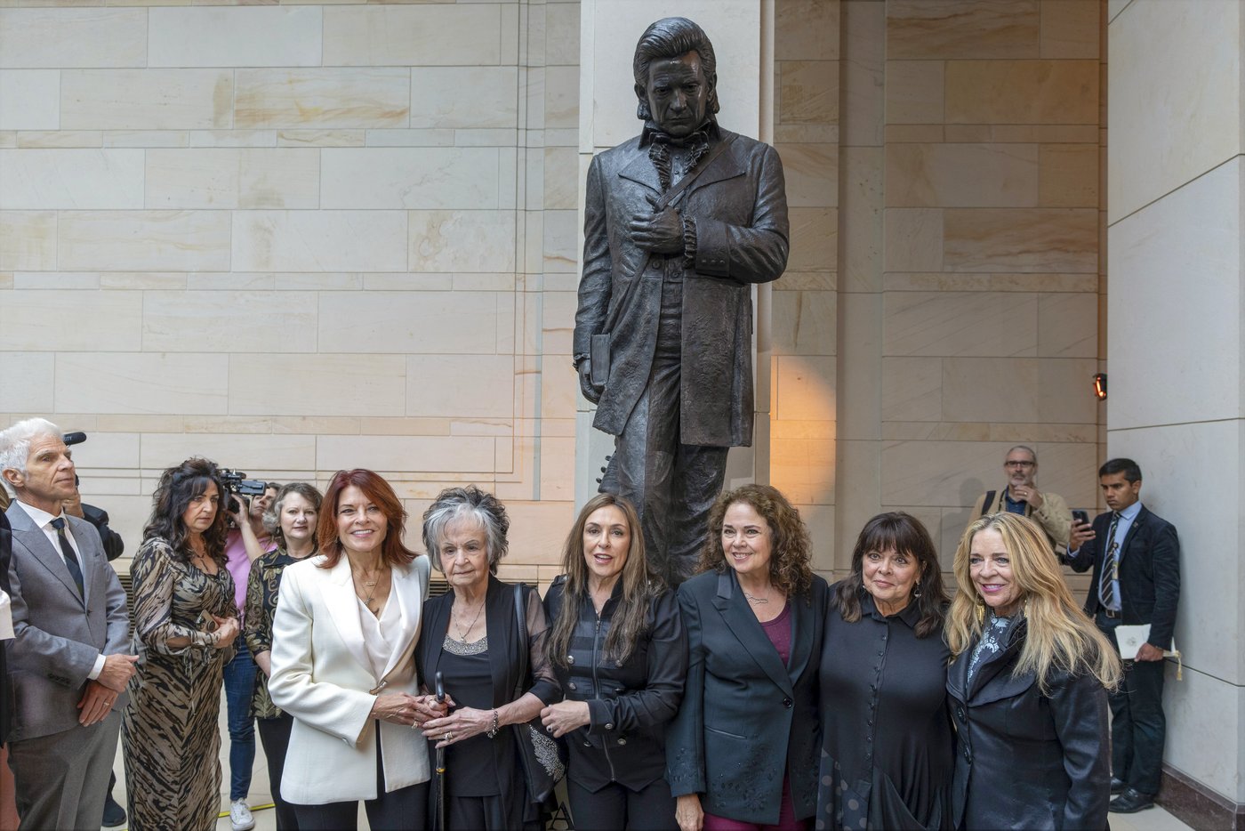 Hello, I'm Johnny Cash's statue: A monument to the singer is unveiled at the US Capitol | iNFOnews.ca