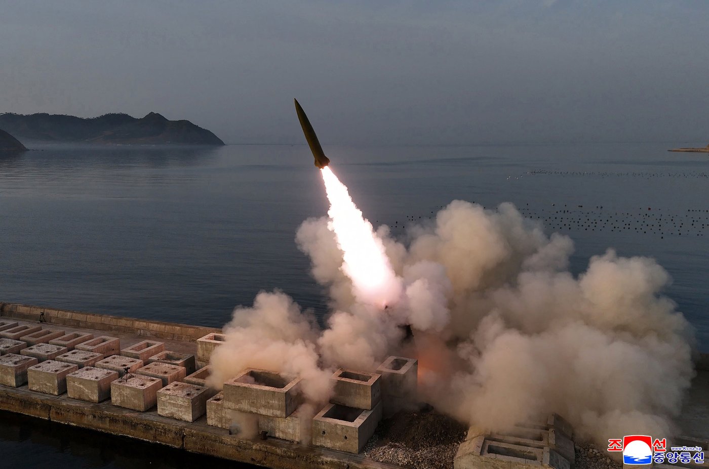 North Korea again tests cluster munitions in a launch observed by Kim and his daughter | iNFOnews.ca North Korea again tests cluster munitions in a launch observed by Kim and his daughter | iNFOnews.ca