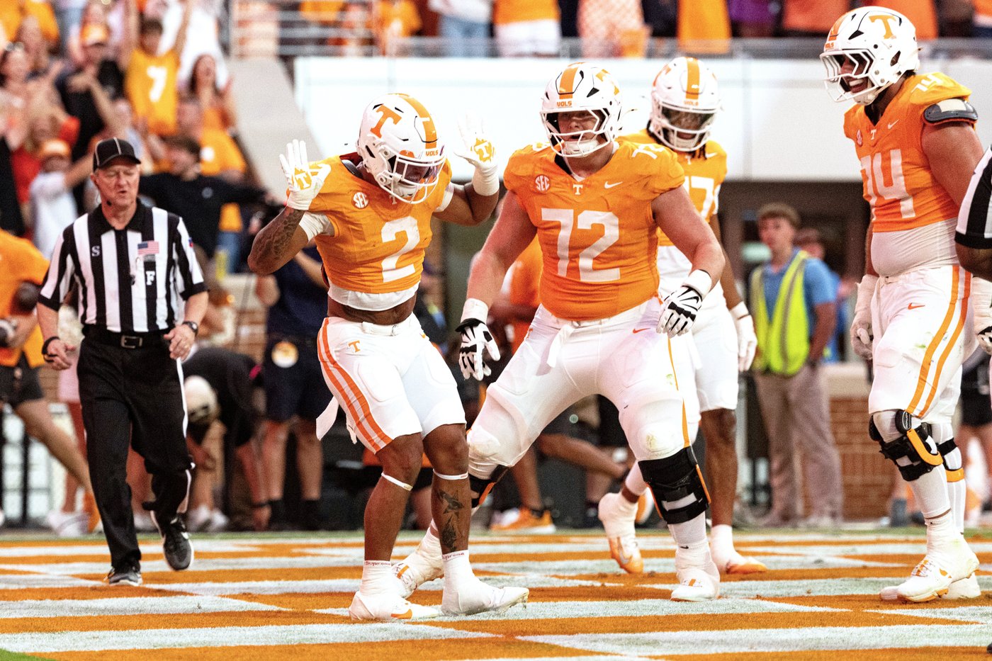 DeSean Bishop runs for 146 yards and a TD to lead No. 12 Tennessee past Arkansas, 34-31 | iNFOnews.ca