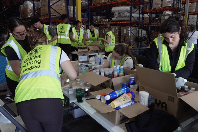 Venezuelans in the US rush to send aid to earthquake victims, but Caracas airport is closed | iNFOnews.ca