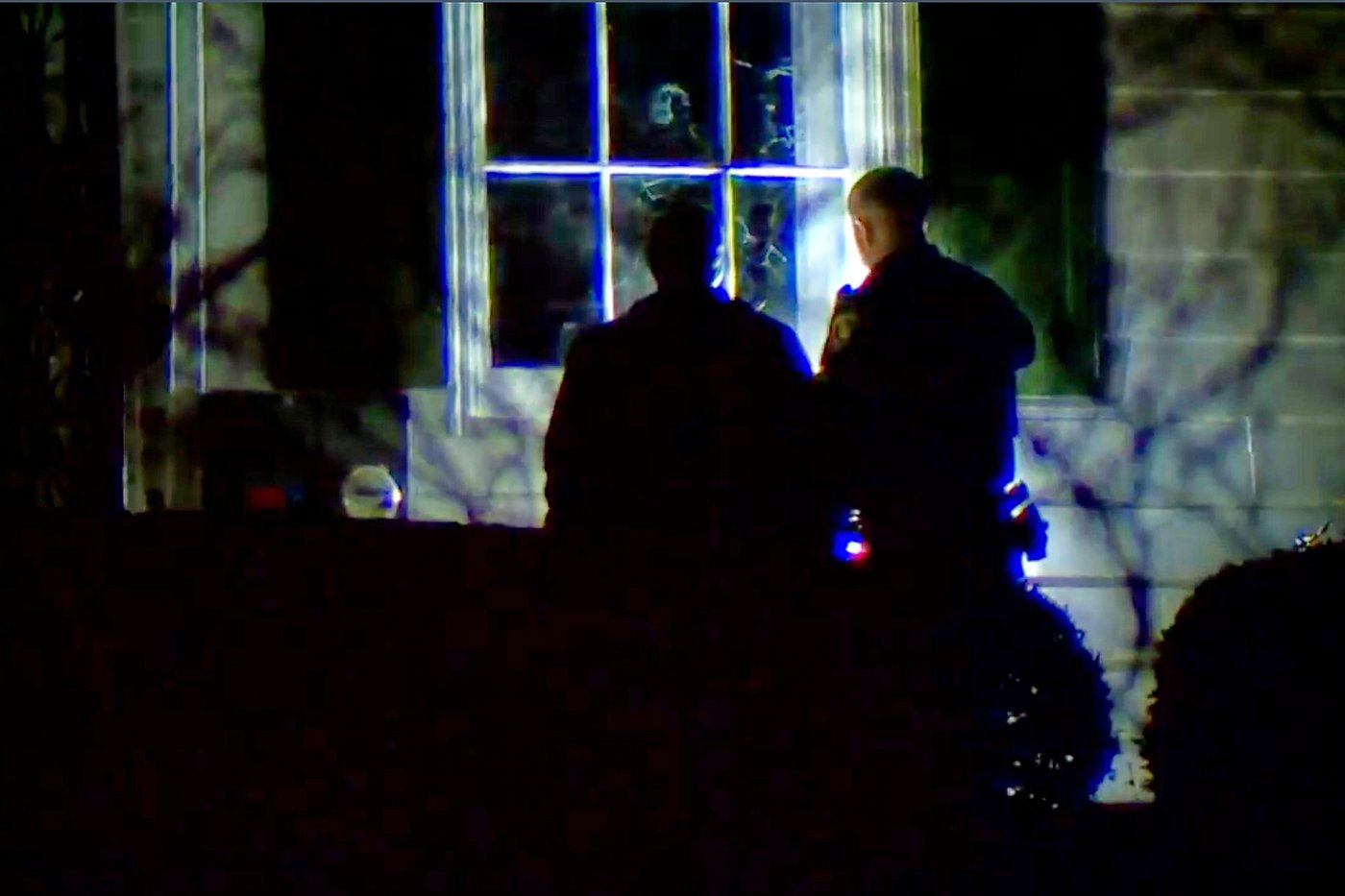 Man who broke windows at Vance's Ohio home is detained, the Secret Service says | iNFOnews.ca Man who broke windows at Vance's Ohio home is detained, the Secret Service says | iNFOnews.ca