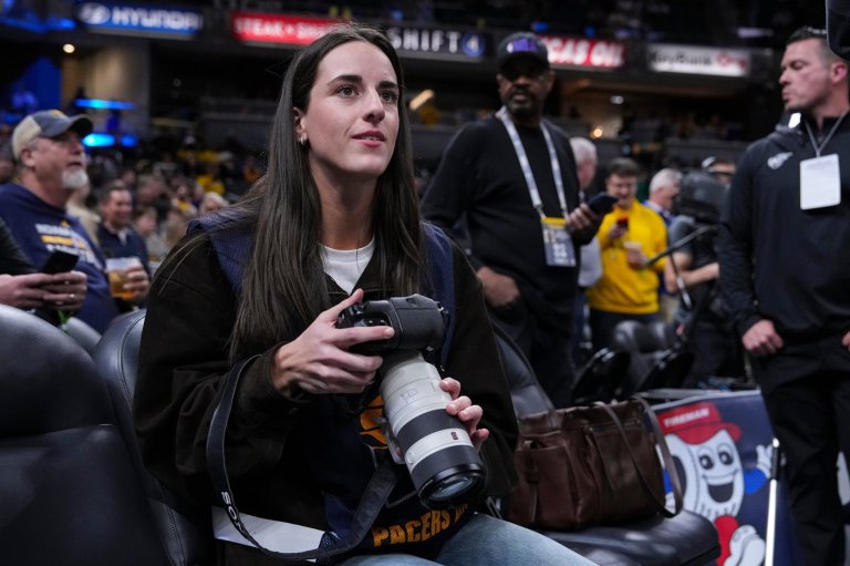 Caitlin Clark works as a photographer for the Indiana Pacers as they host LeBron and the Lakers | iNFOnews.ca