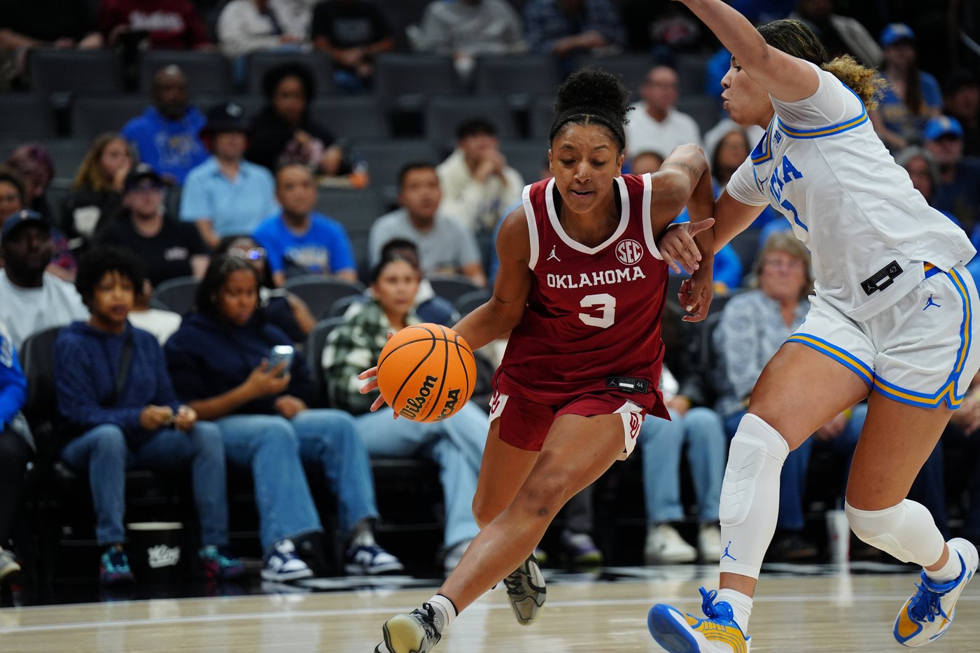 Kneepkens scores 20 points as No. 3 UCLA beats sixth-ranked Oklahoma 73-59 | iNFOnews.ca
