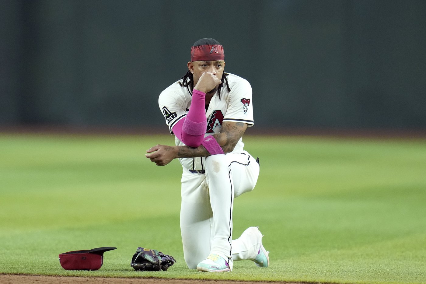Diamondbacks reliever Justin Martinez exits with elbow tightness in 9th inning against Mariners | iNFOnews.ca