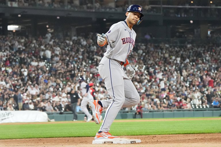 Walker, Smith spark the Astros' 8-run 6th inning in an 8-5 win over the White Sox | iNFOnews.ca