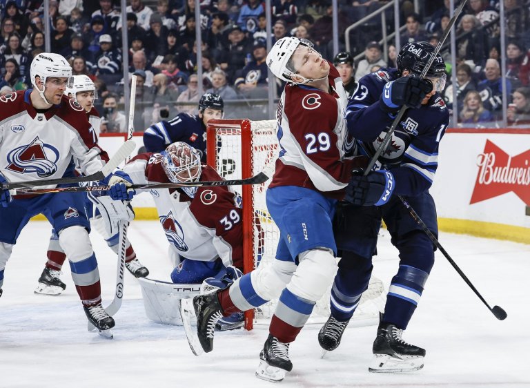 MacKinnon inches closer to 50-goal mark as Avalanche defeat Jets 3-2 | iNFOnews.ca