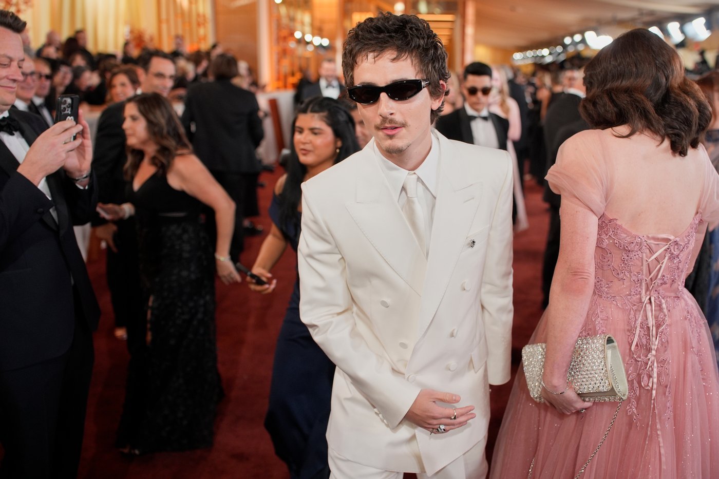 Stars deliver modern and colorful looks on Oscars red carpet | iNFOnews.ca Stars deliver modern and colorful looks on Oscars red carpet | iNFOnews.ca