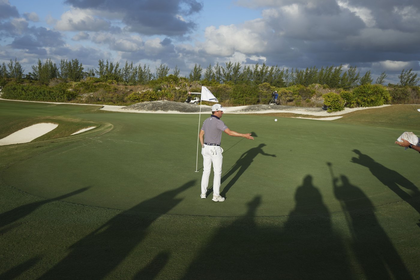 Justin Thomas with big drives and a few big putts takes 1-shot lead over Scheffler in the Bahamas | iNFOnews.ca