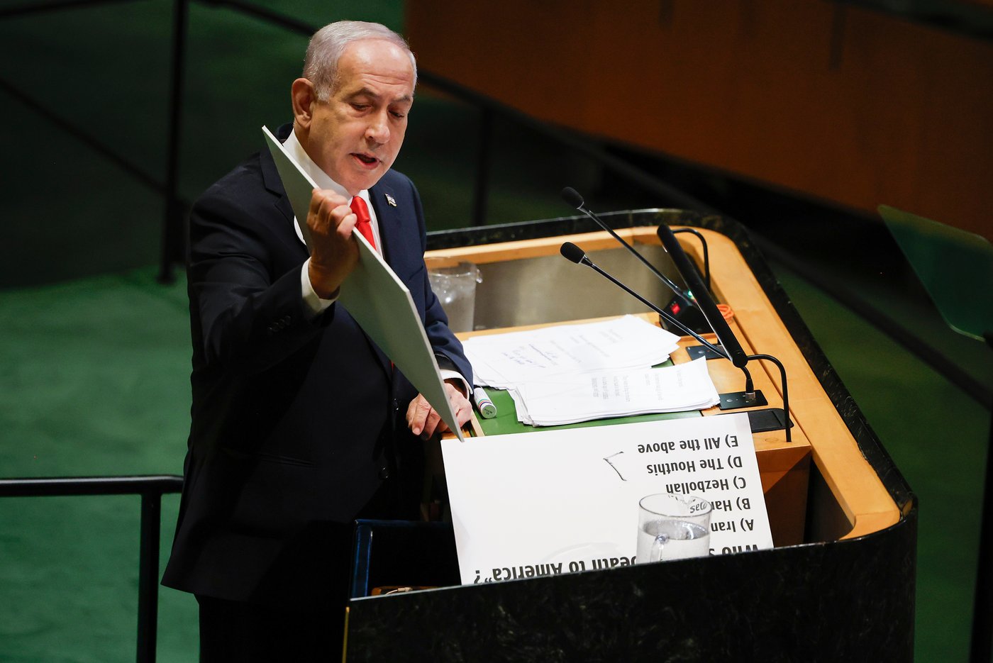 Always a showman, Netanyahu again turns to props and visual aids as he fends off critics at the UN | iNFOnews.ca