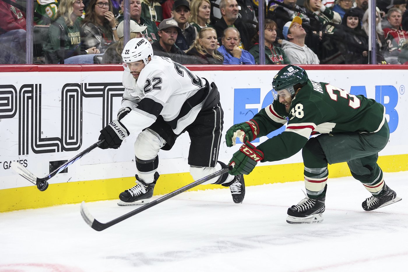 Lewis scores twice, Kings roll to 5-1 win over Wild | iNFOnews.ca